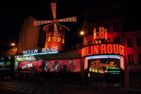 * Moulin Rouge Getaway * 1BR + Desk + Gym weights